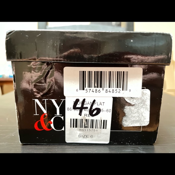 NWT | NY&Co. burgundy loafers with gold coloured chain buckle - Picture 7 of 14